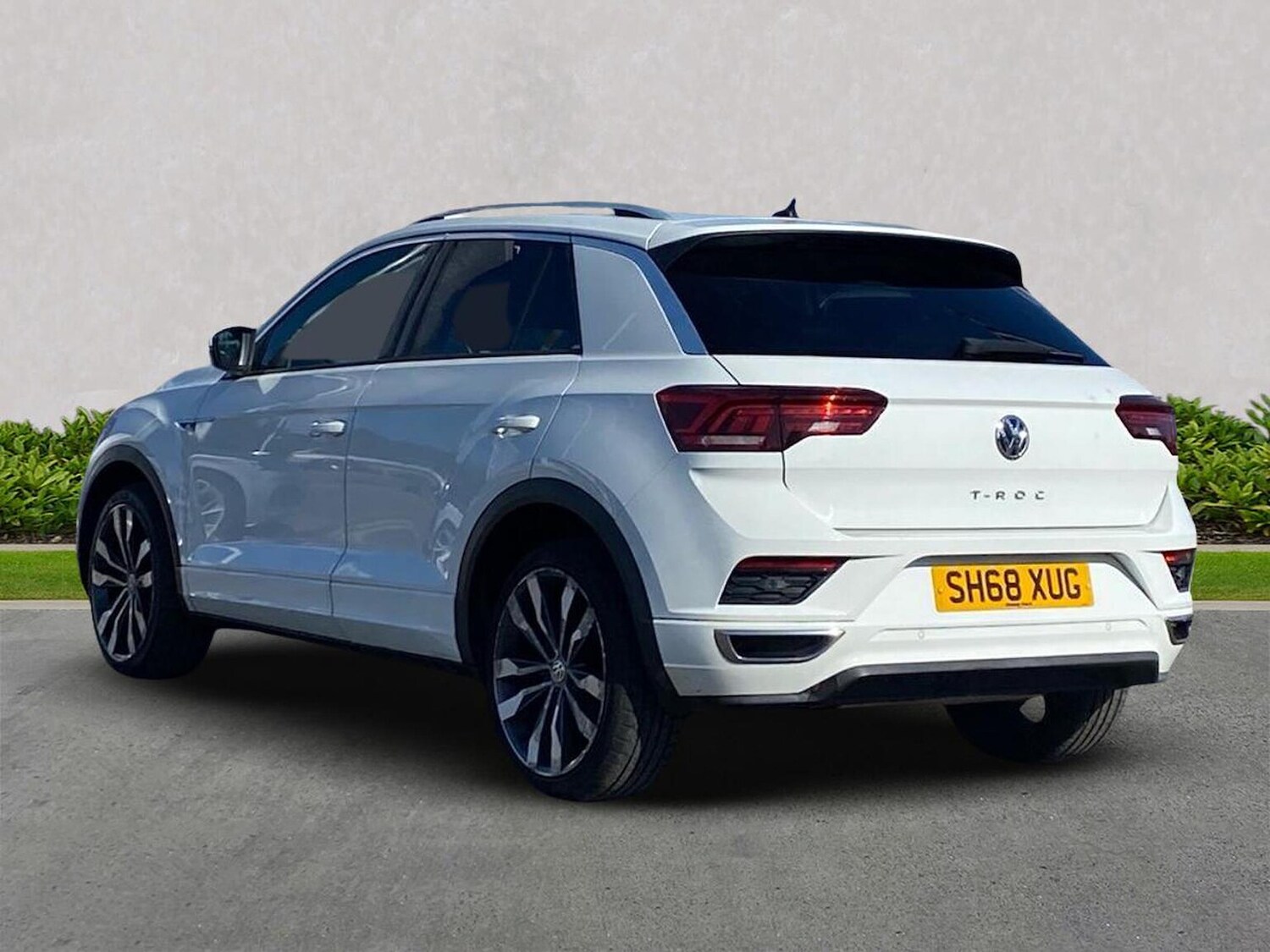 Used Volkswagen T-Roc 2018 for sale - 76164943: Photo 2