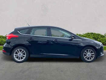 Used Ford Focus 2017 for sale - 76011110: Photo 3