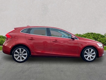 Used Volvo V40 2018 for sale - 76193222: Photo 3
