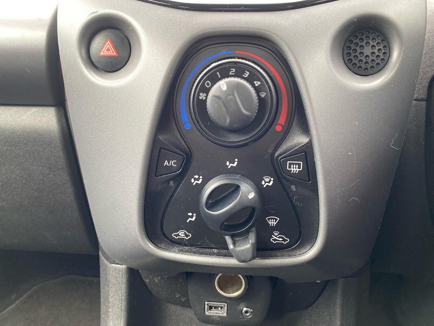 Used Toyota AYGO 2019 for sale - 76335114: Photo 12