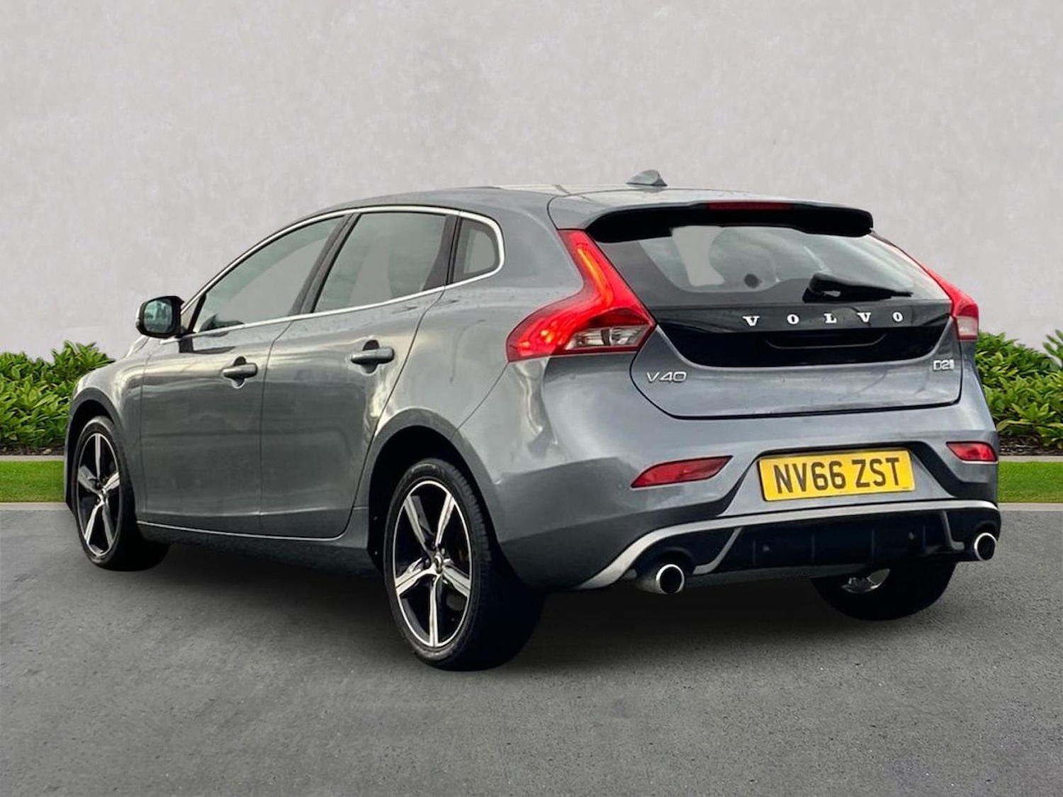 Used Volvo V40 2016 for sale - 76807483: Photo 2