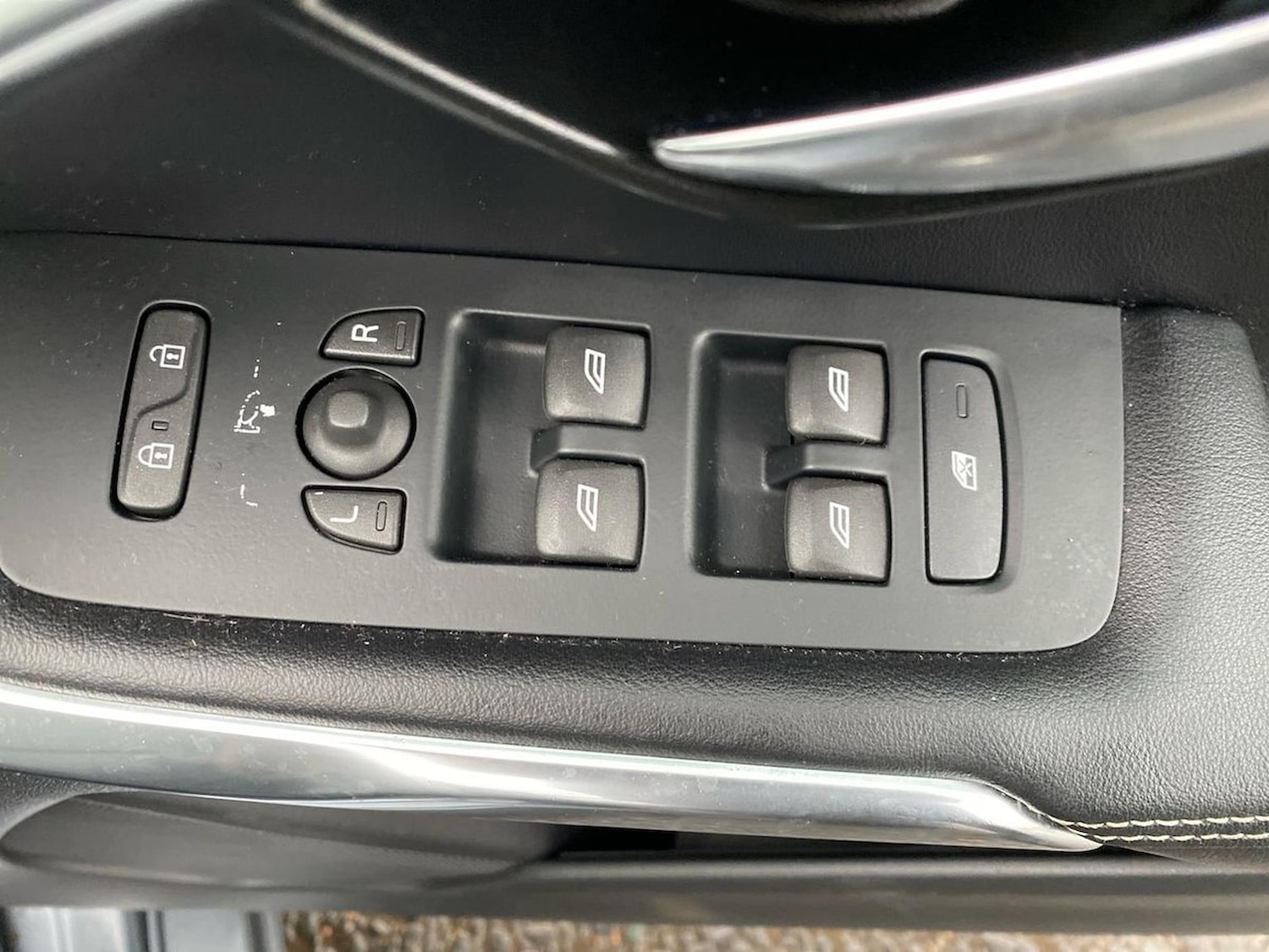 Used Volvo V40 2016 for sale - 76807483: Photo 21