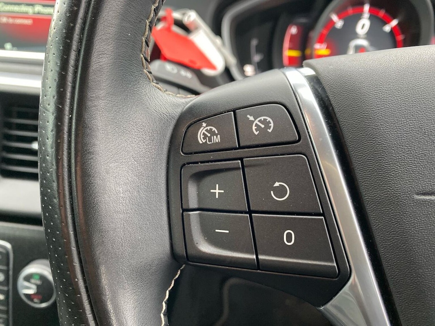 Used Volvo V40 2016 for sale - 76807483: Photo 26