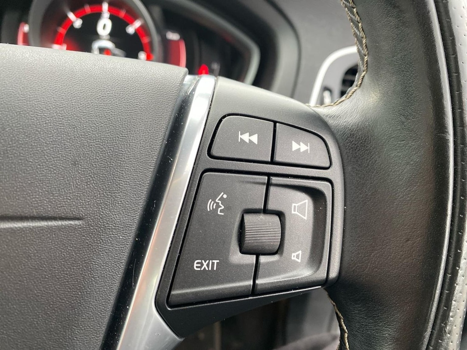 Used Volvo V40 2016 for sale - 76807483: Photo 27