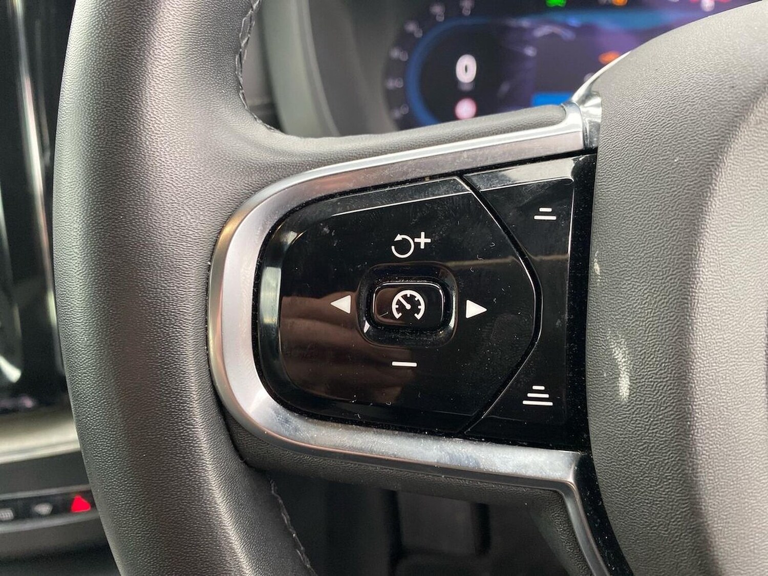 Used Volvo XC60 2023 for sale - 76331094: Photo 26