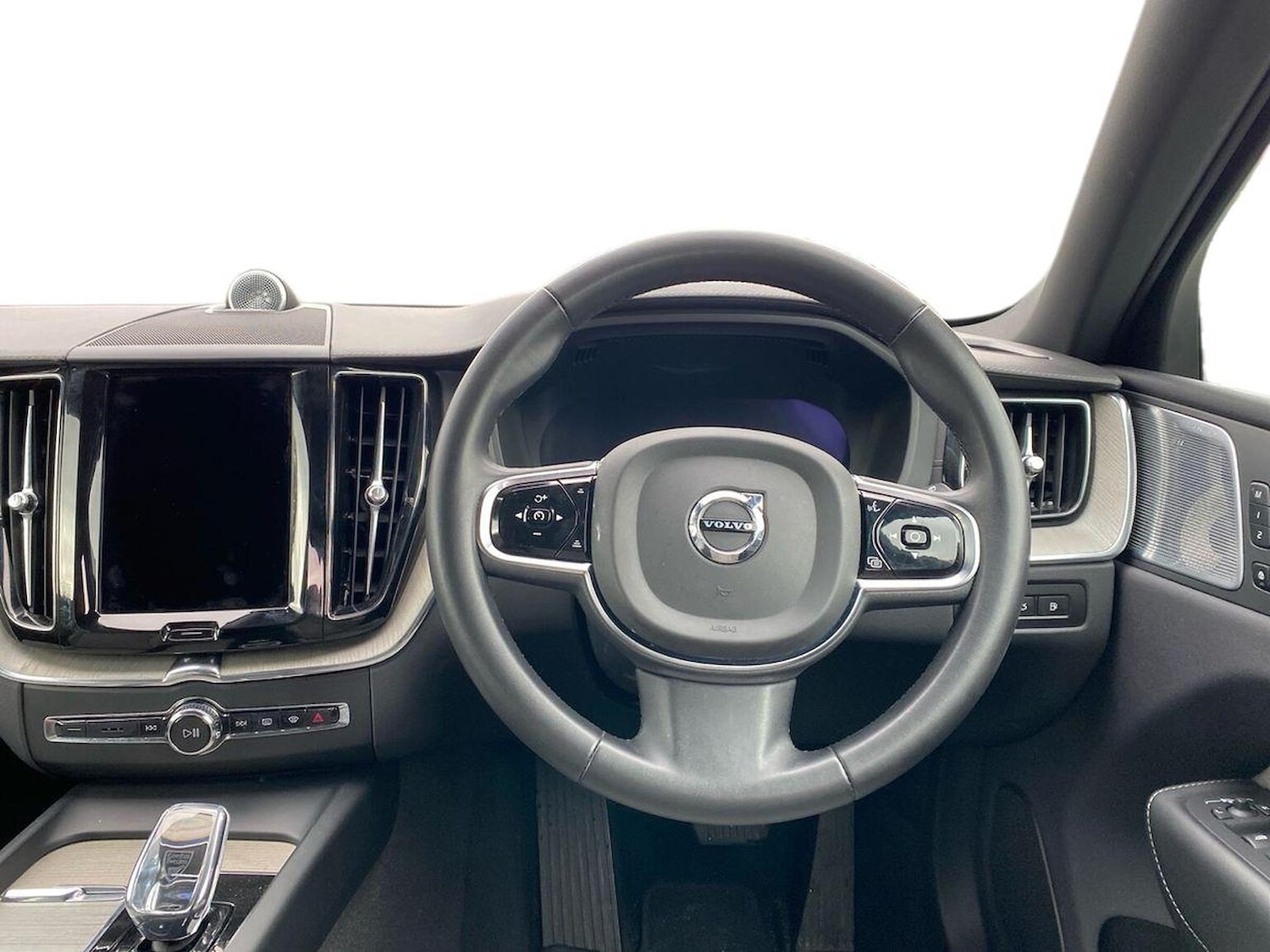 Used Volvo XC60 2023 for sale - 76331094: Photo 9