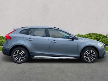 Used Volvo V40 2016 for sale - 75524367: Photo