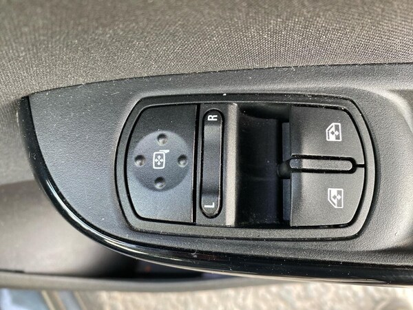 Used Vauxhall Corsa 2017 for sale - 76225121: Photo 21