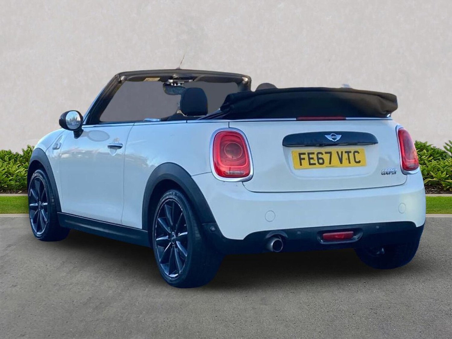 Used MINI Convertible 2017 for sale - 77011922: Photo 2
