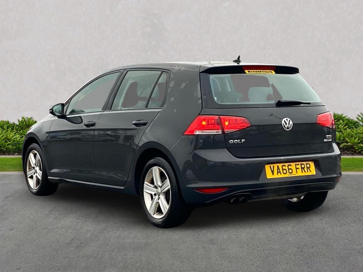 Used Volkswagen Golf 2017 for sale - 76268320: Photo 2