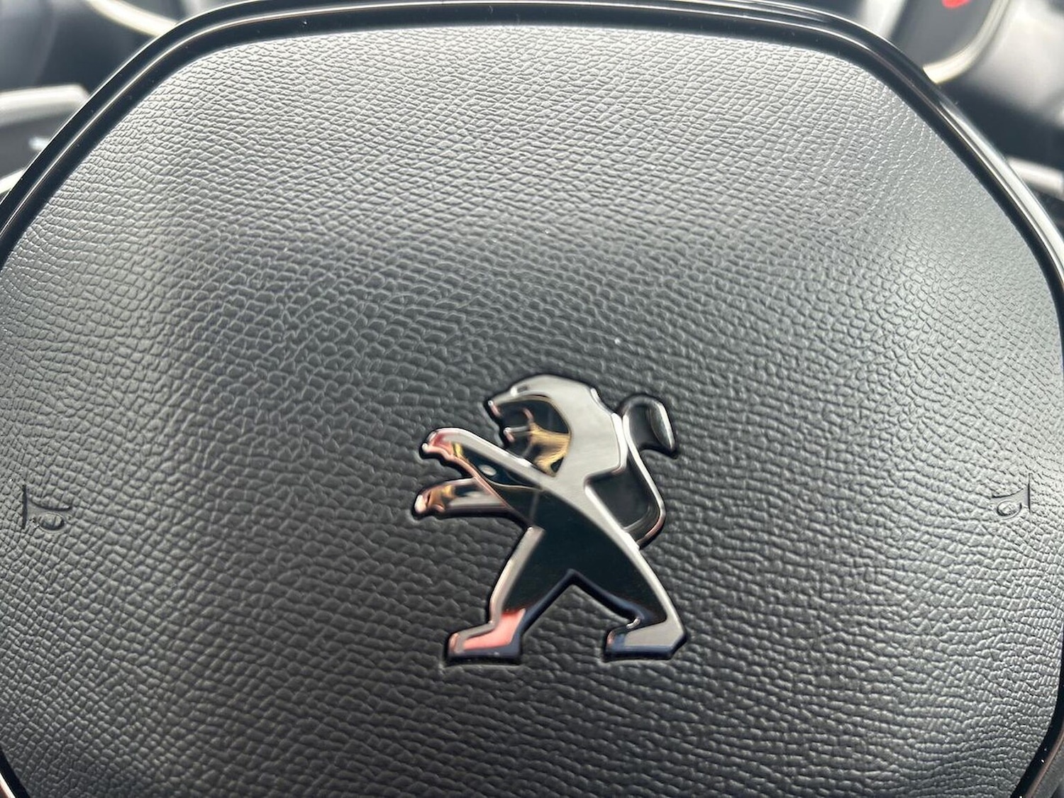 Used Peugeot 2008 2023 for sale - 76170687: Photo 30