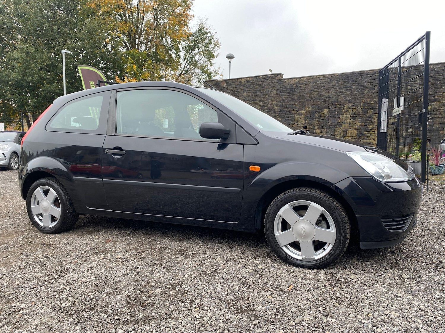 Used Ford Fiesta 2004 for sale - 76360259: Photo 5