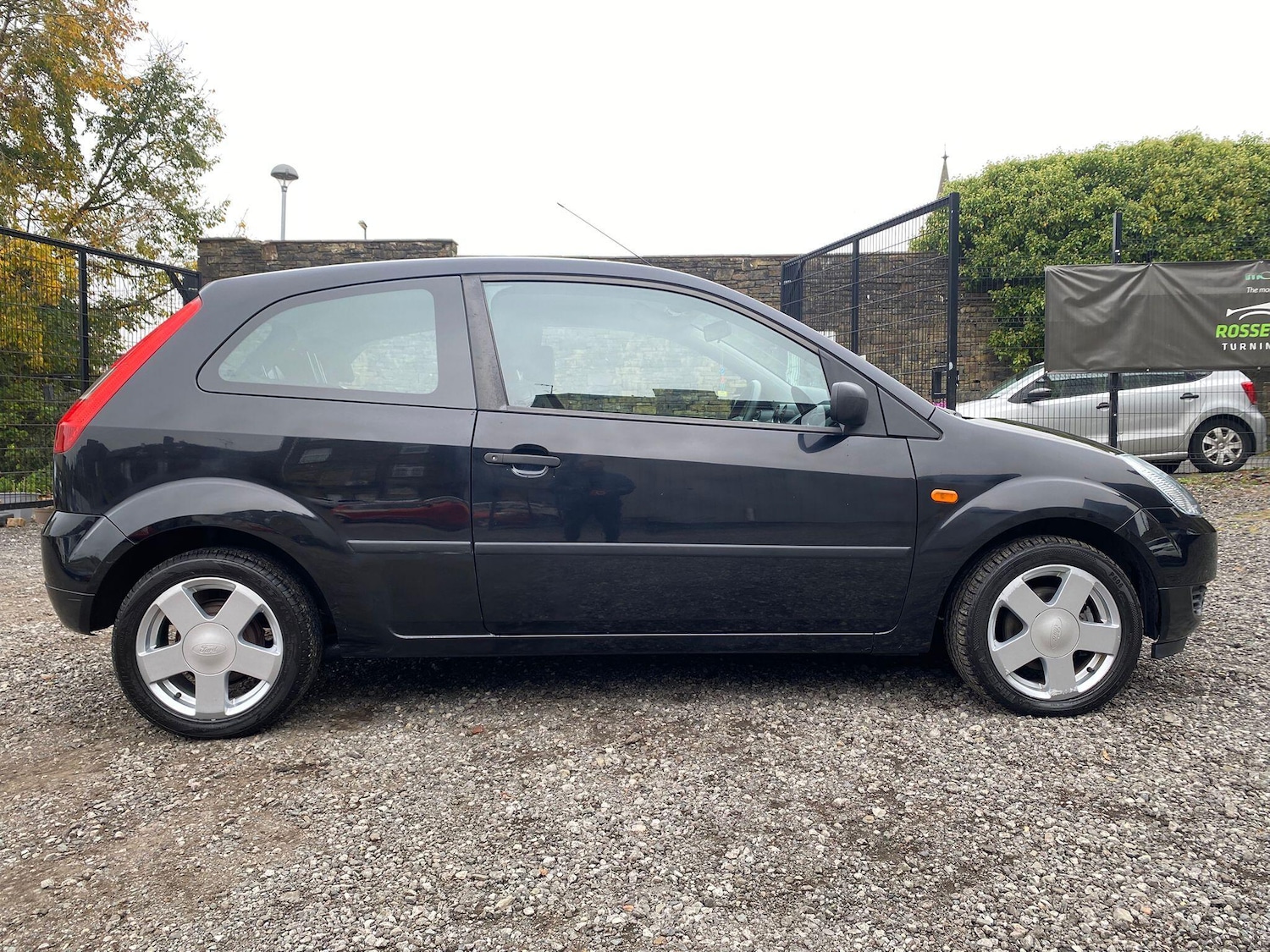 Used Ford Fiesta 2004 for sale - 76360259: Photo 8