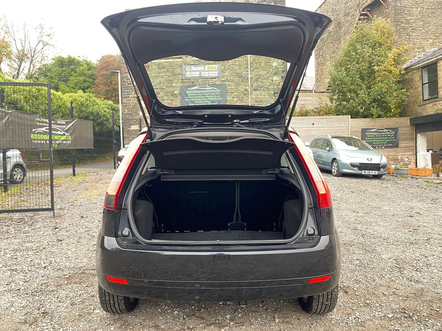 Used Ford Fiesta 2004 for sale - 76360259: Photo 9