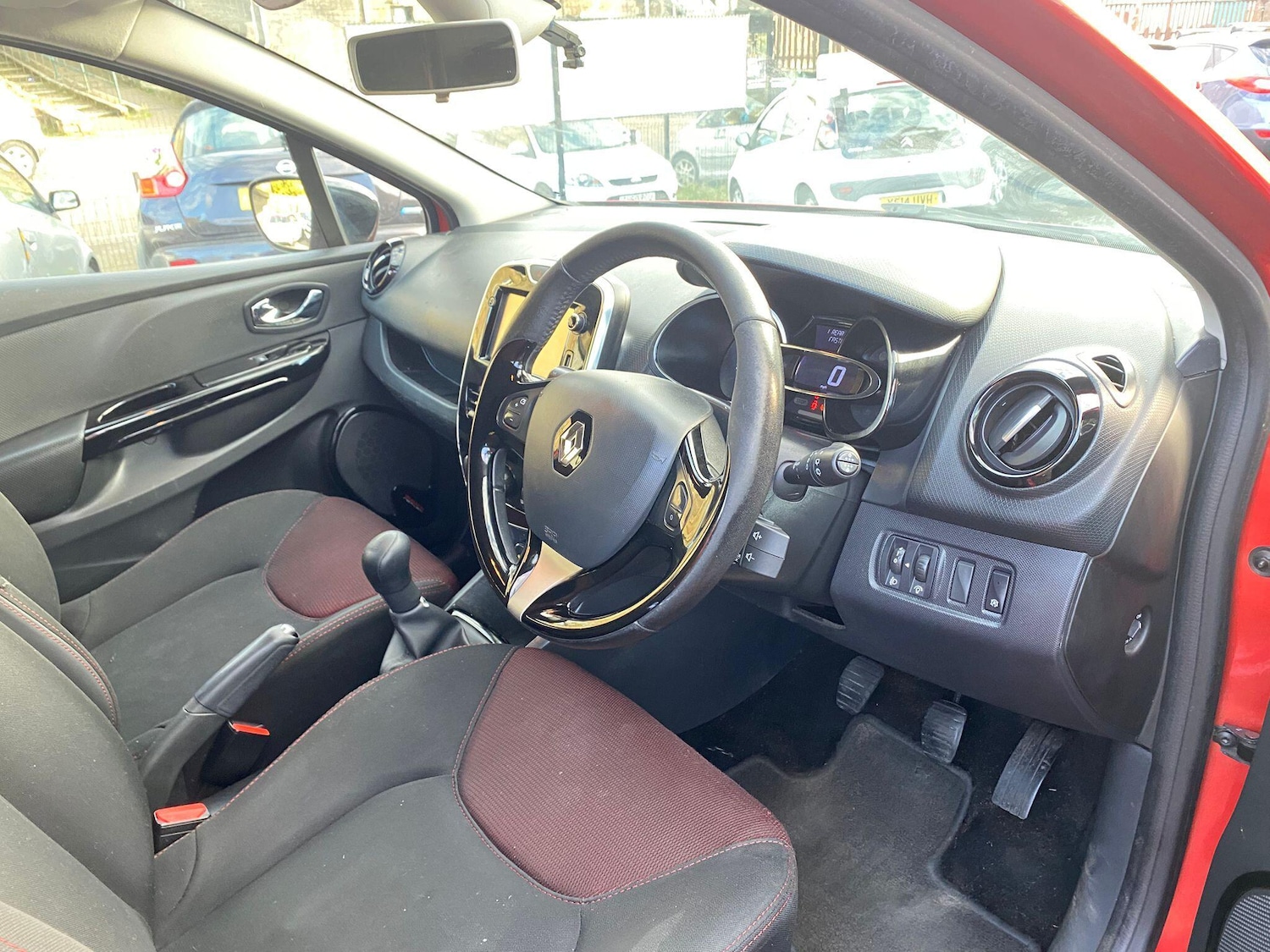 Used Renault Clio 2015 for sale - 76370643: Photo 10