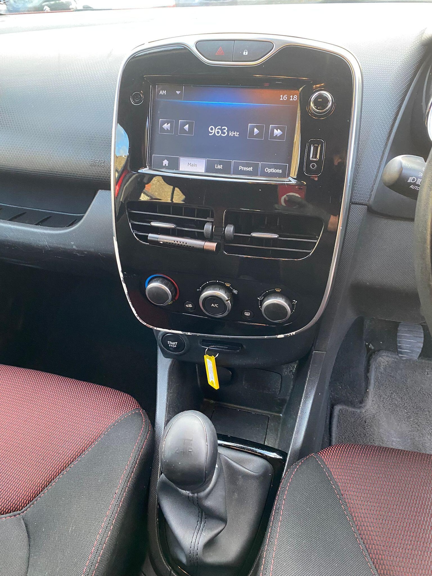 Used Renault Clio 2015 for sale - 76370643: Photo 14