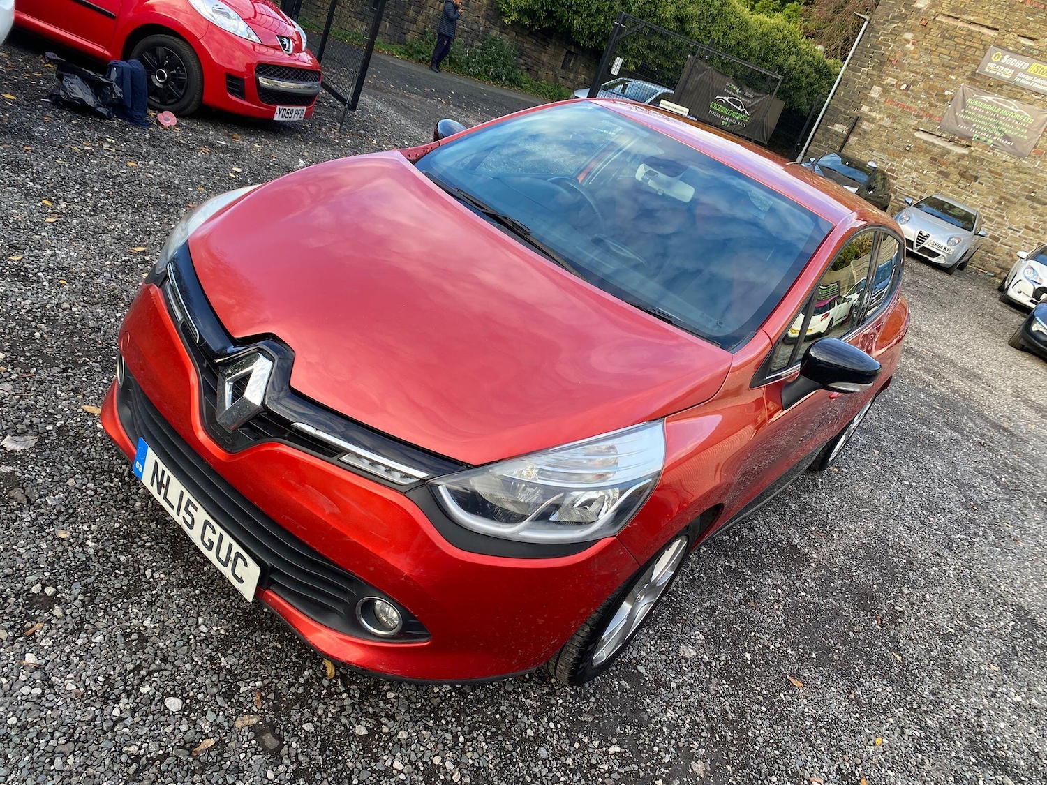 Used Renault Clio 2015 for sale - 76370643: Photo 2