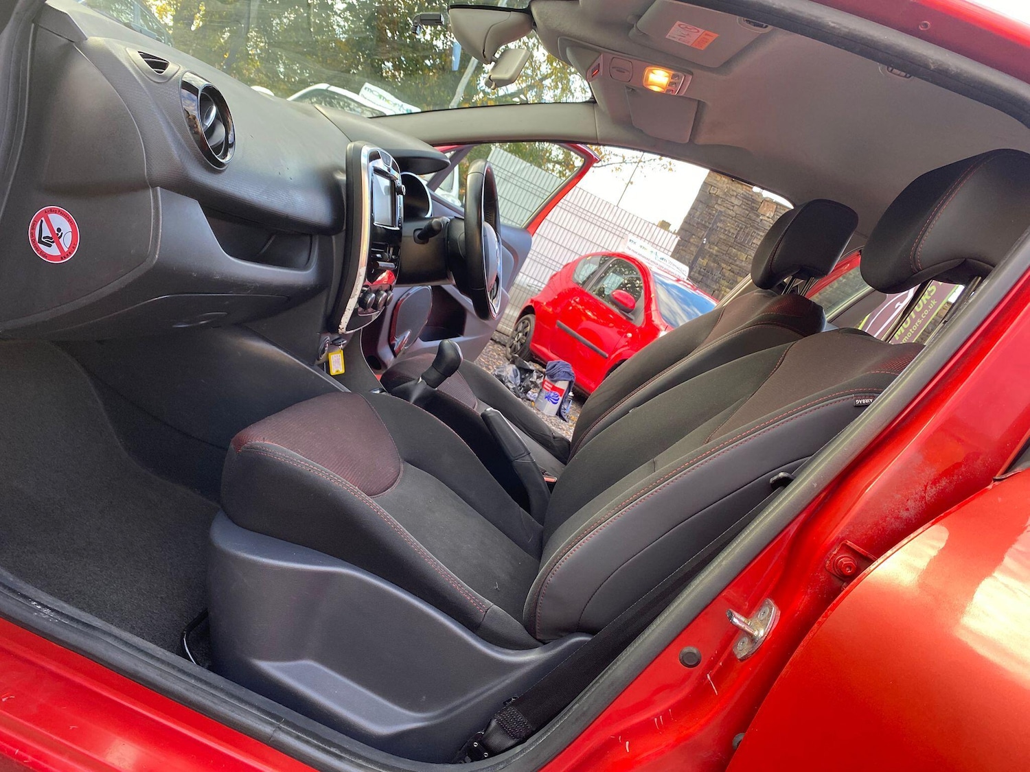 Used Renault Clio 2015 for sale - 76370643: Photo 8