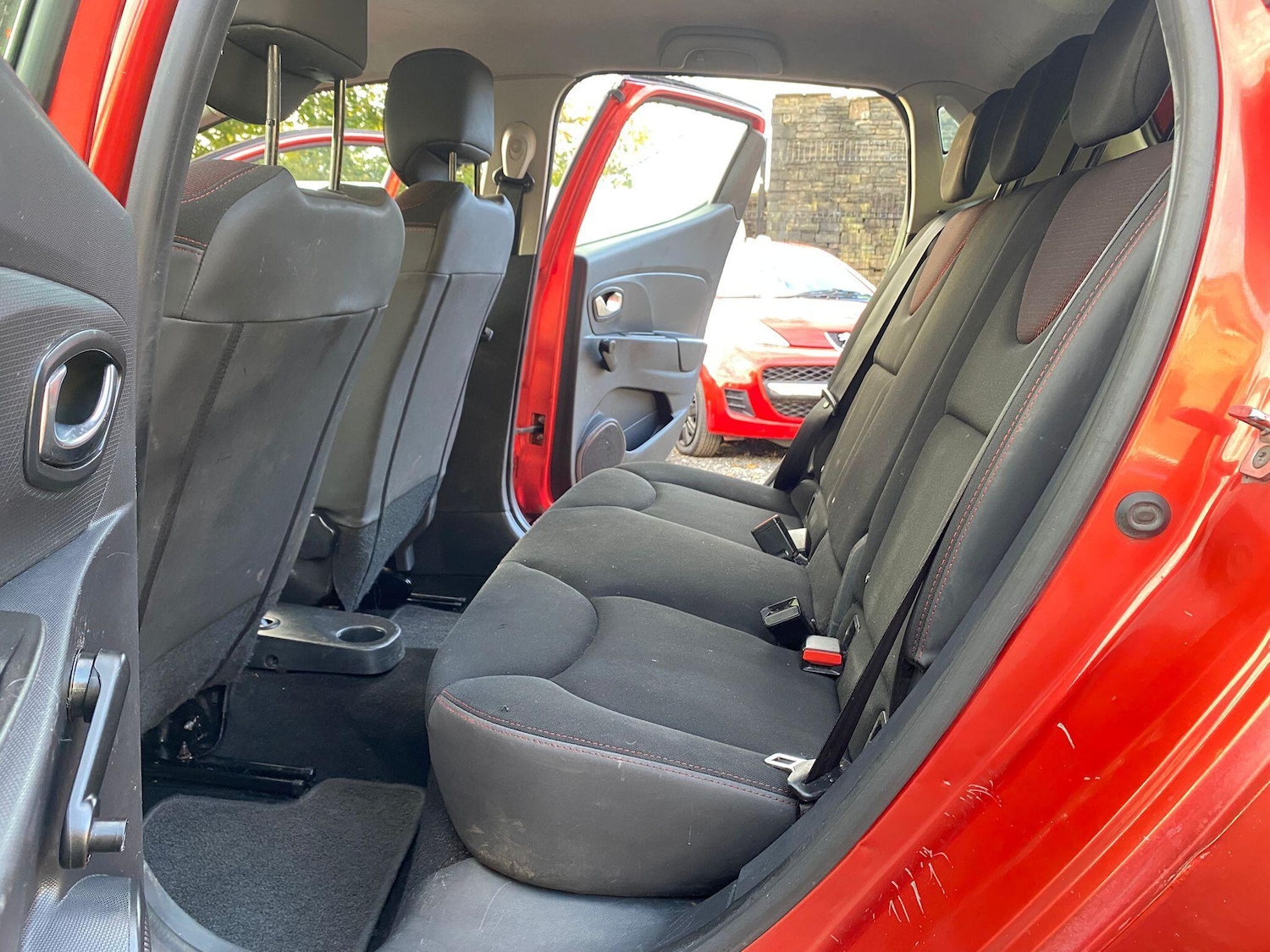 Used Renault Clio 2015 for sale - 76370643: Photo 9