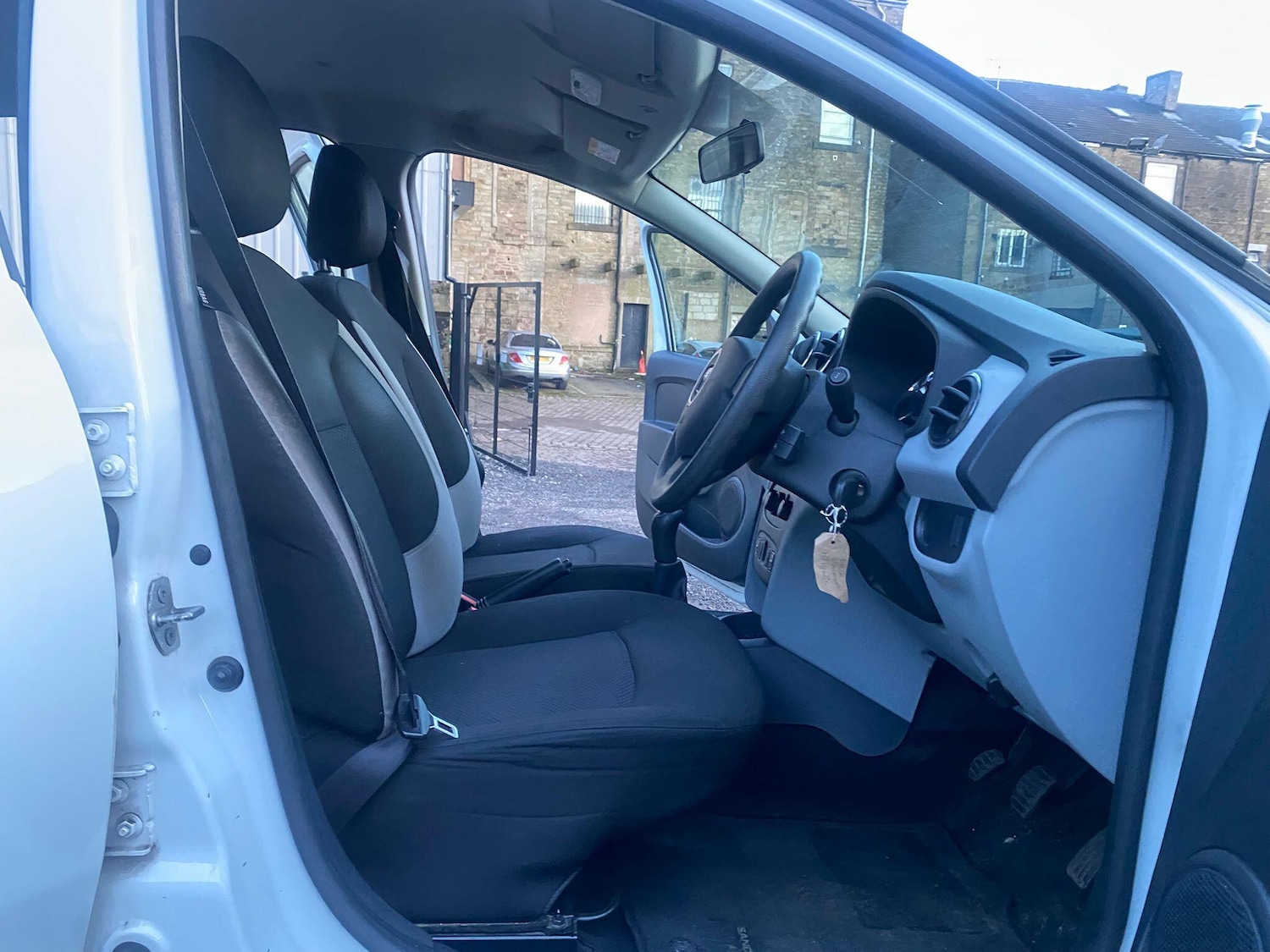 Used Dacia Sandero 2014 for sale - 77162790: Photo 4