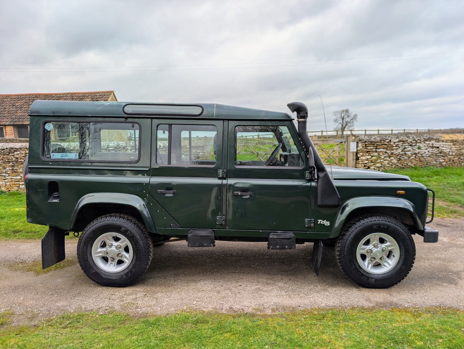 Used Land Rover Defender 110 1999 for sale - 77668093: Photo 4