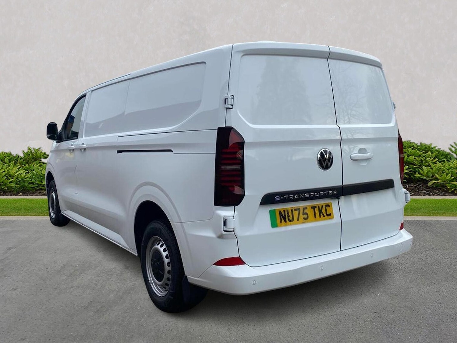 Used Volkswagen Transporter 2025 for sale - 76963464: Photo 2