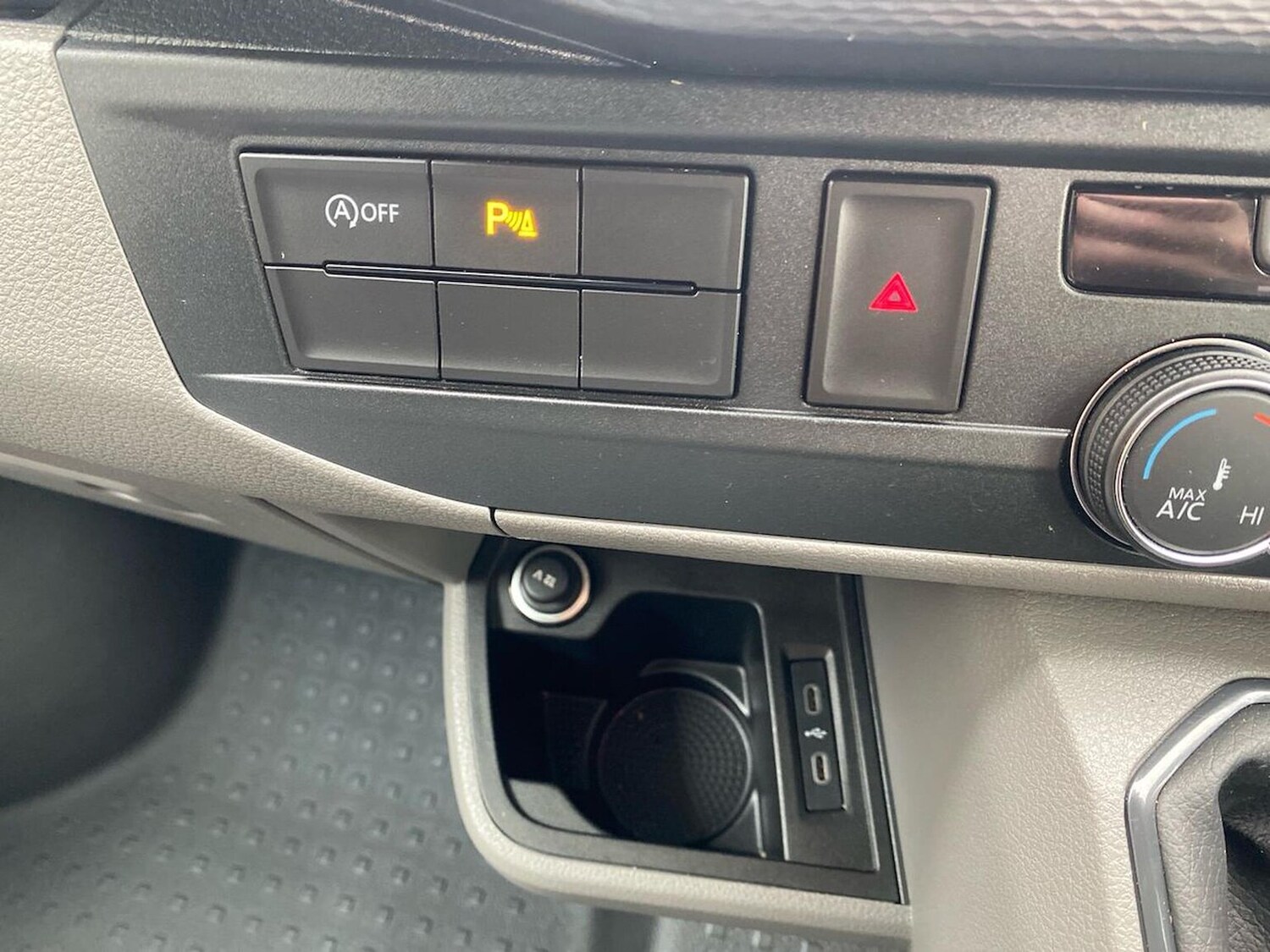 Used Volkswagen Transporter 2024 for sale - 76430835: Photo 33