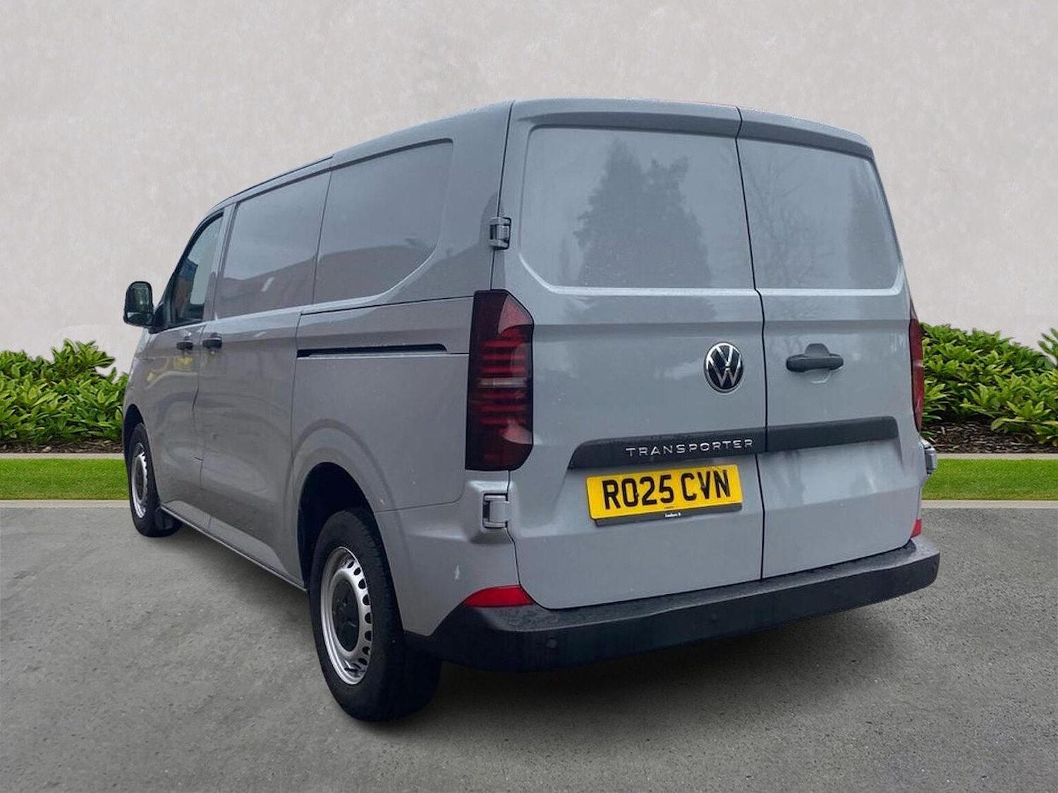 Used Volkswagen Transporter 2025 for sale - 76637821: Photo 2