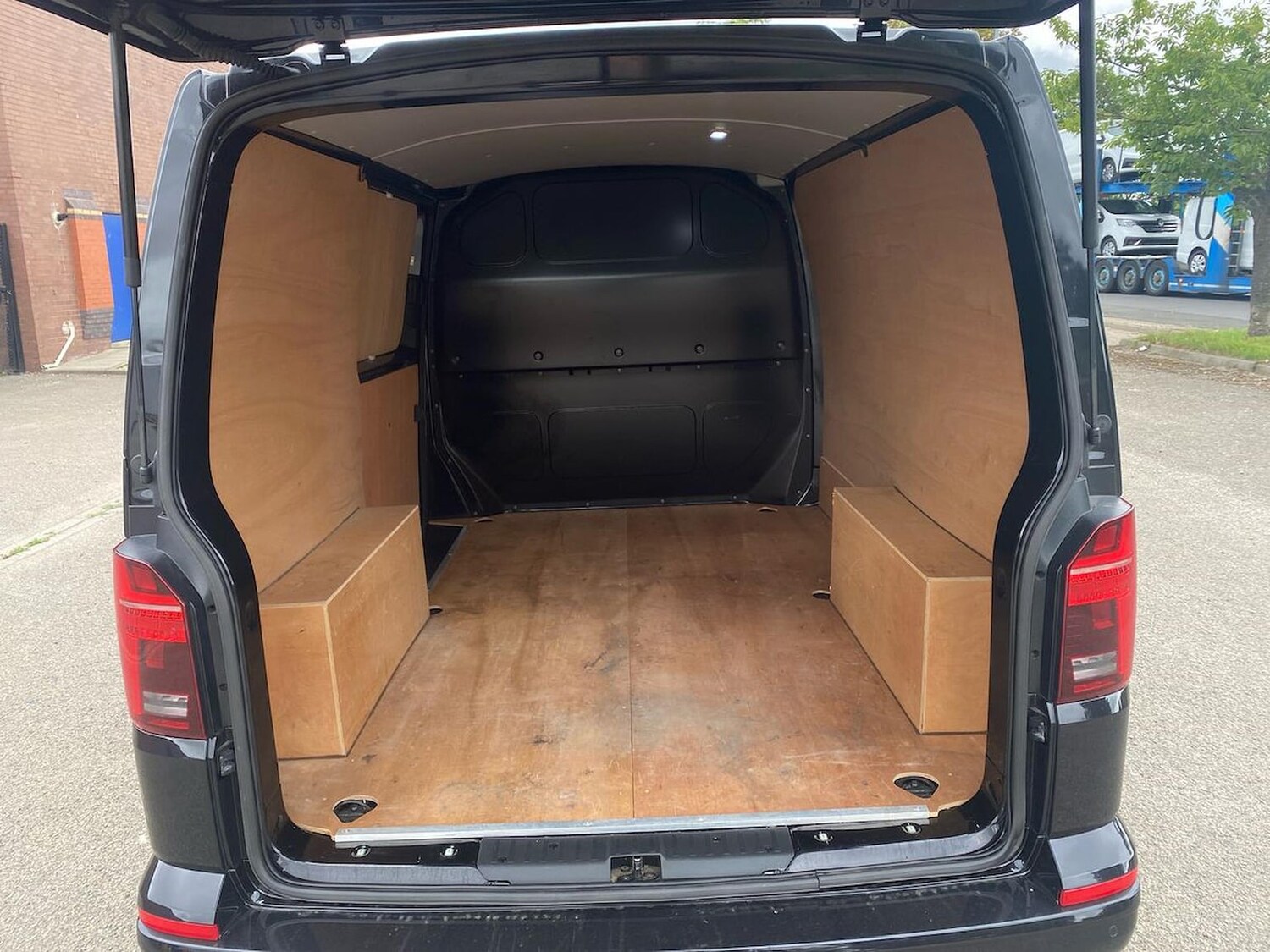 Used Volkswagen Transporter 2024 for sale - 76490580: Photo 17