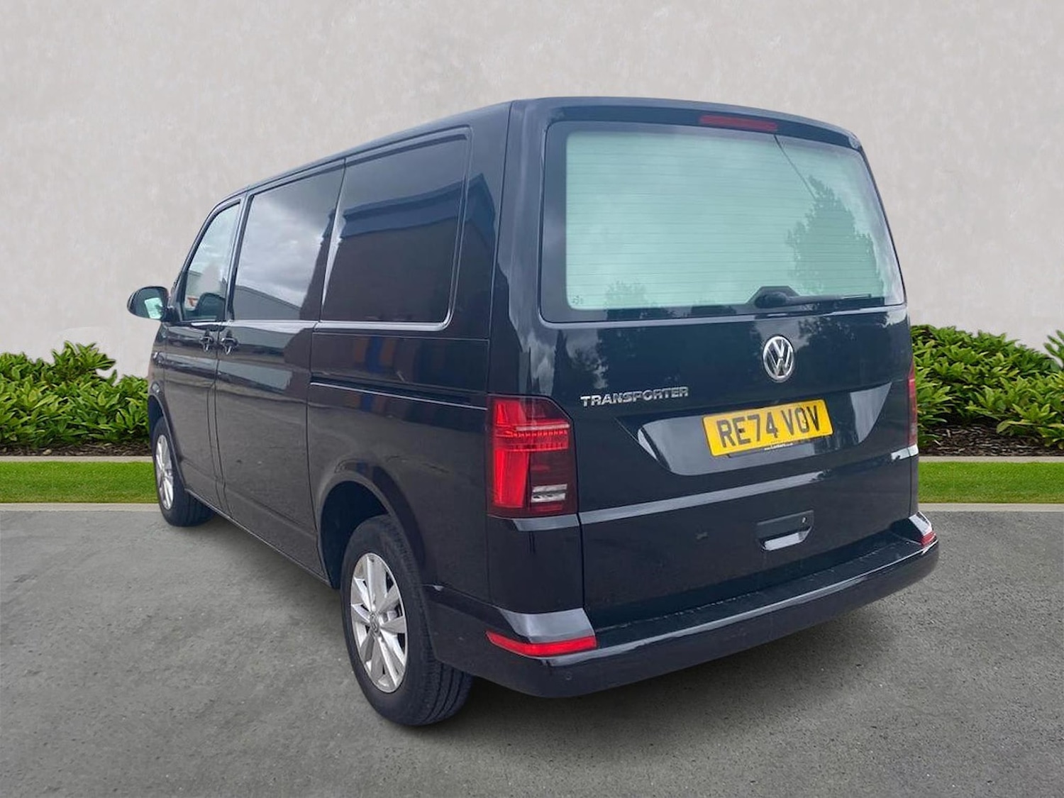 Used Volkswagen Transporter 2024 for sale - 76490580: Photo 2