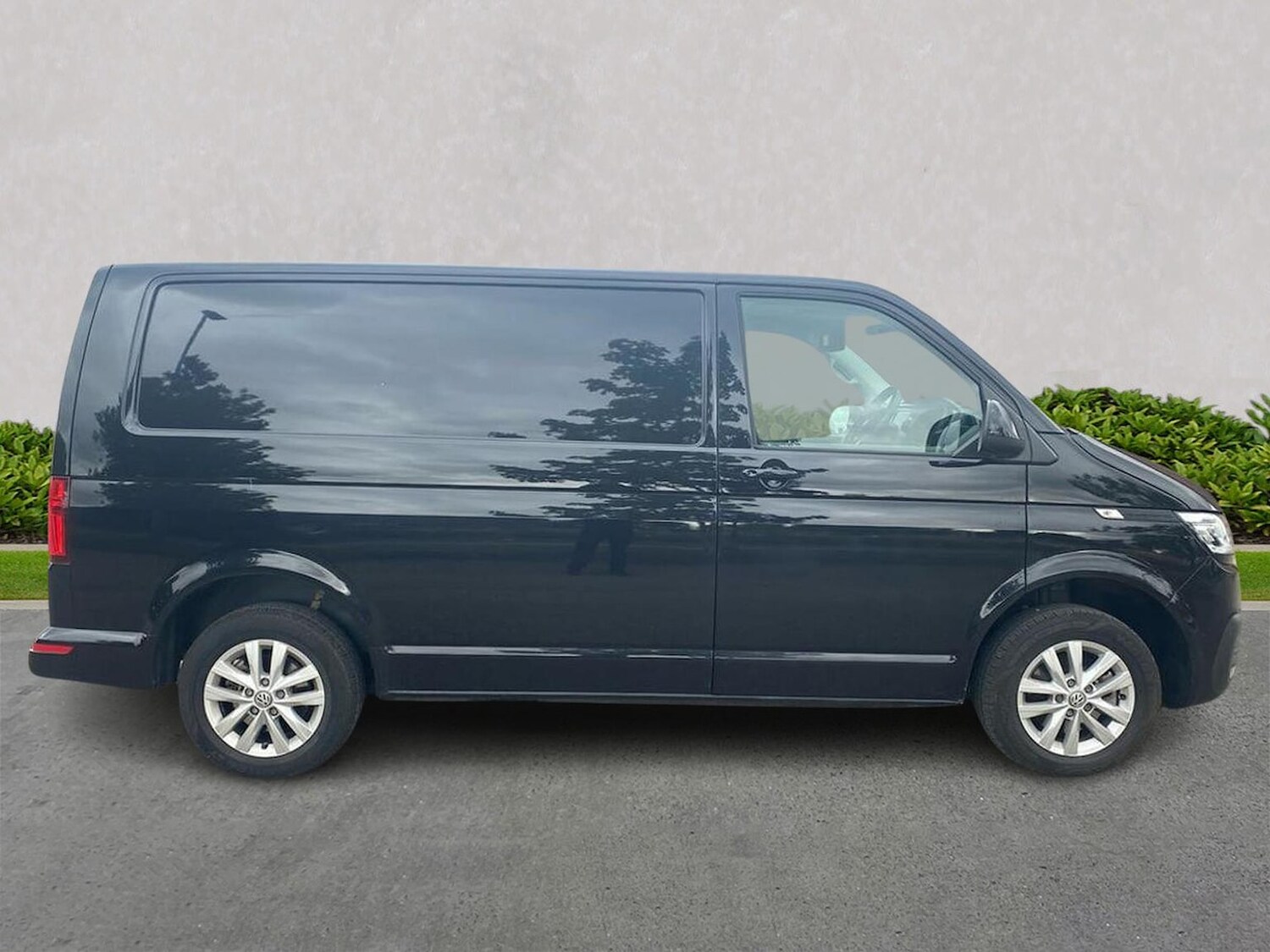 Used Volkswagen Transporter 2024 for sale - 76490580: Photo 3