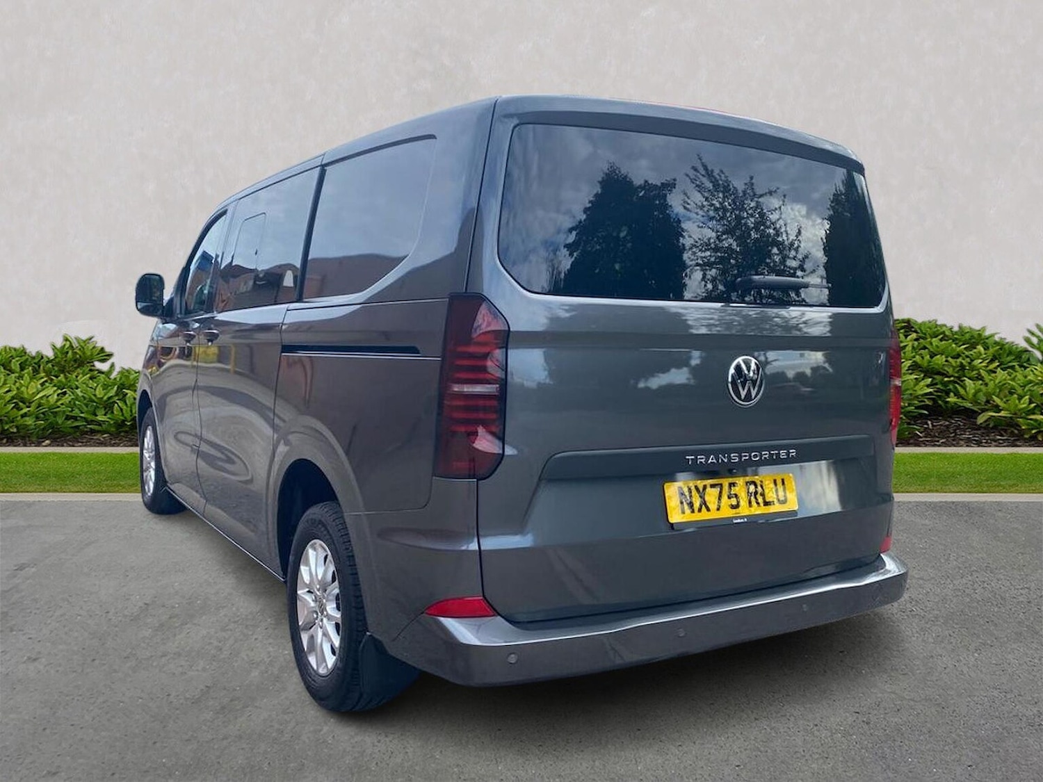 Used Volkswagen Transporter 2025 for sale - 76832031: Photo 2