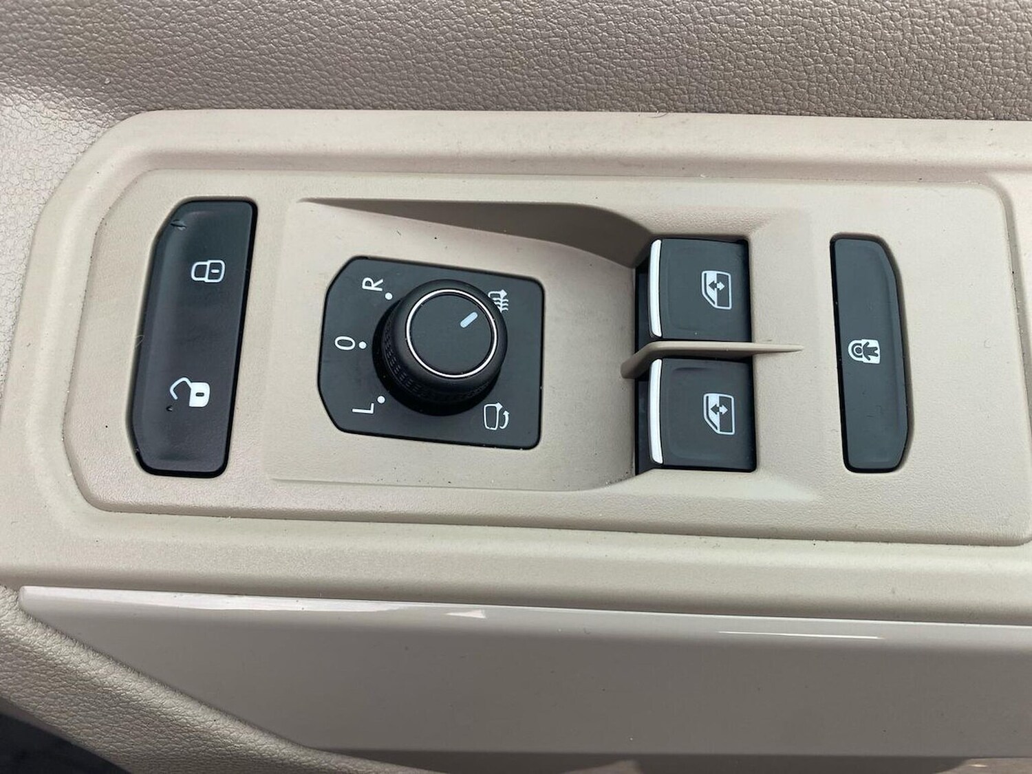 Used Volkswagen Multivan 2025 for sale - 76547722: Photo 33