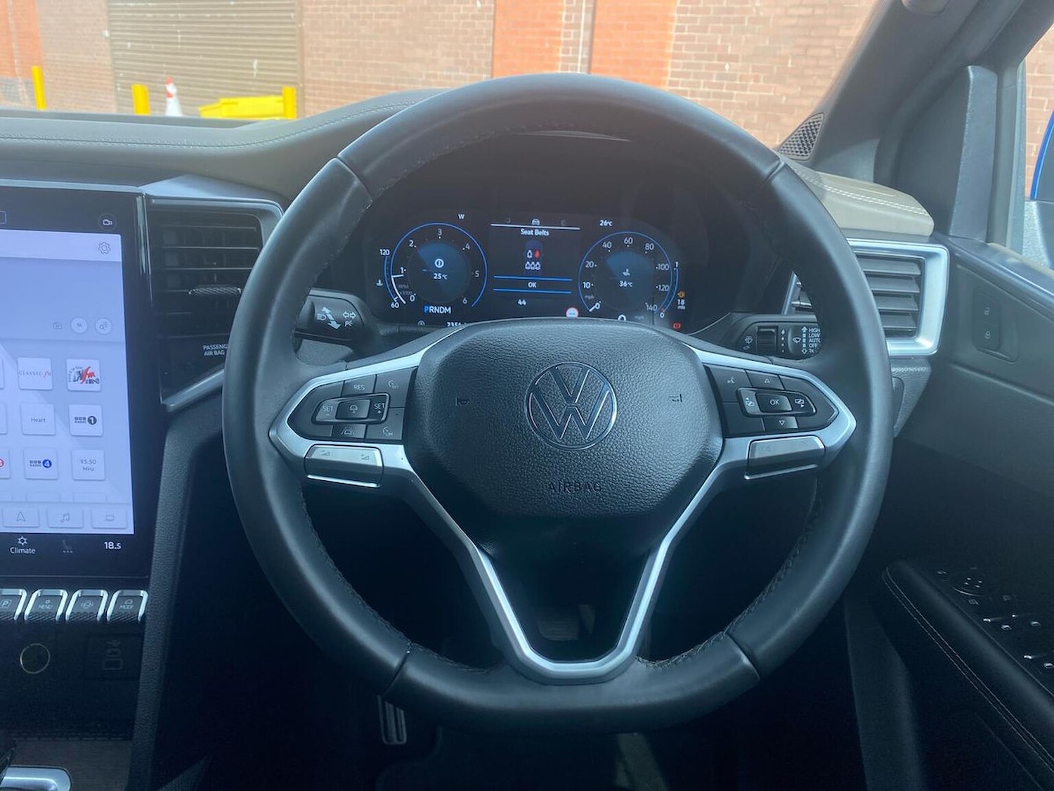 Used Volkswagen Amarok 2024 for sale - 76193231: Photo 9