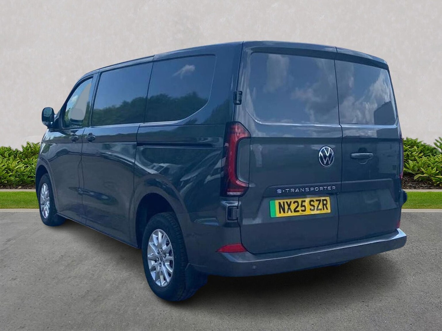 Used Volkswagen Transporter 2025 for sale - 76963461: Photo 2