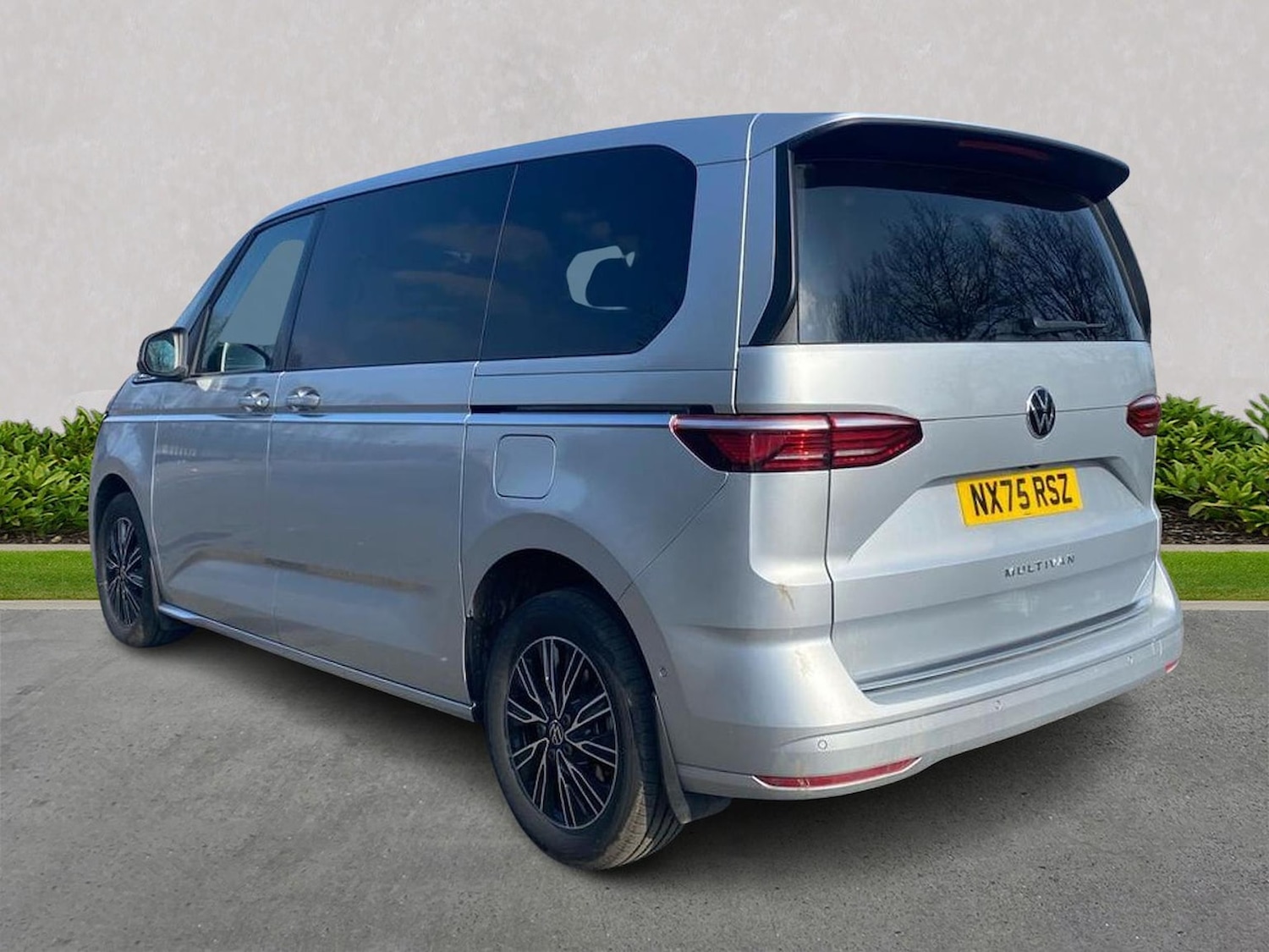 Used Volkswagen Multivan 2025 for sale - 78195097: Photo 2