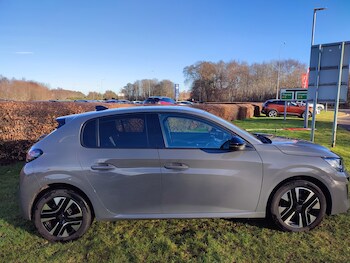 Used Peugeot 208 2024 for sale - 76126989: Photo 2