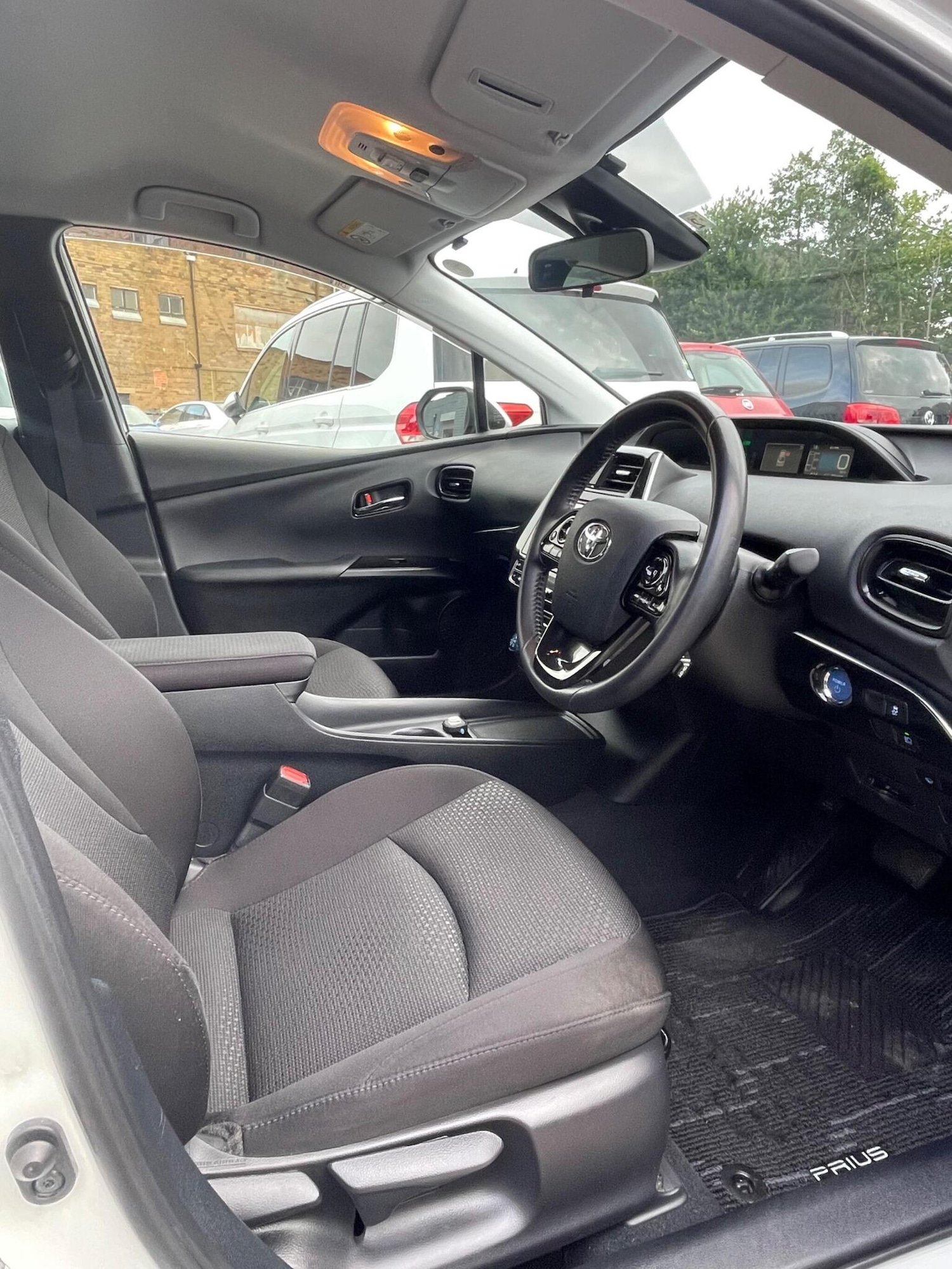 Used Toyota Prius 2020 for sale - 76418399: Photo 11