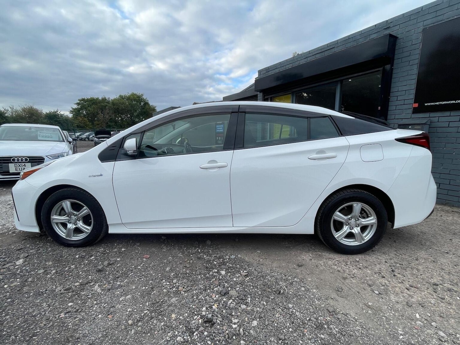 Used Toyota Prius 2020 for sale - 76418399: Photo 8