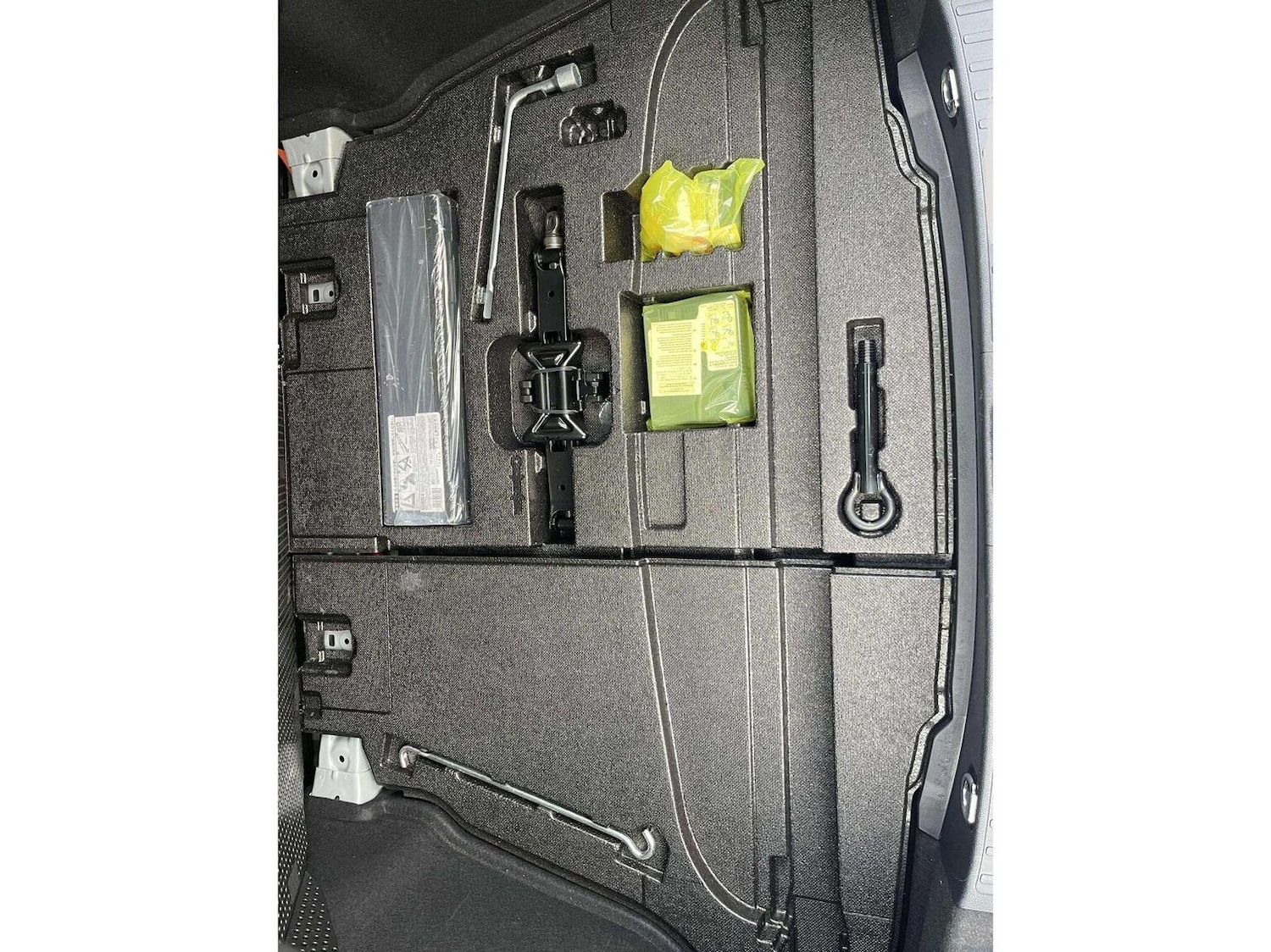 Used Toyota Prius 2020 for sale - 76340348: Photo 25