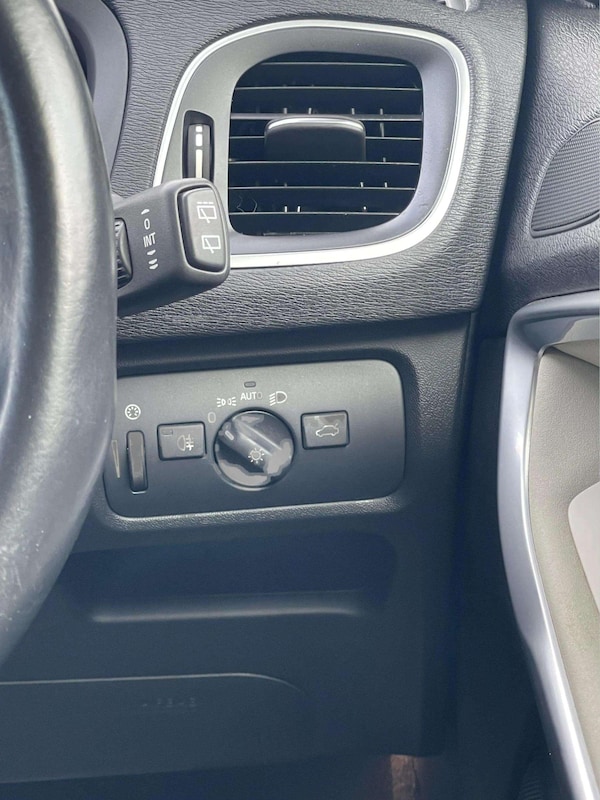 Used Volvo V40 2015 for sale - 76237113: Photo 19