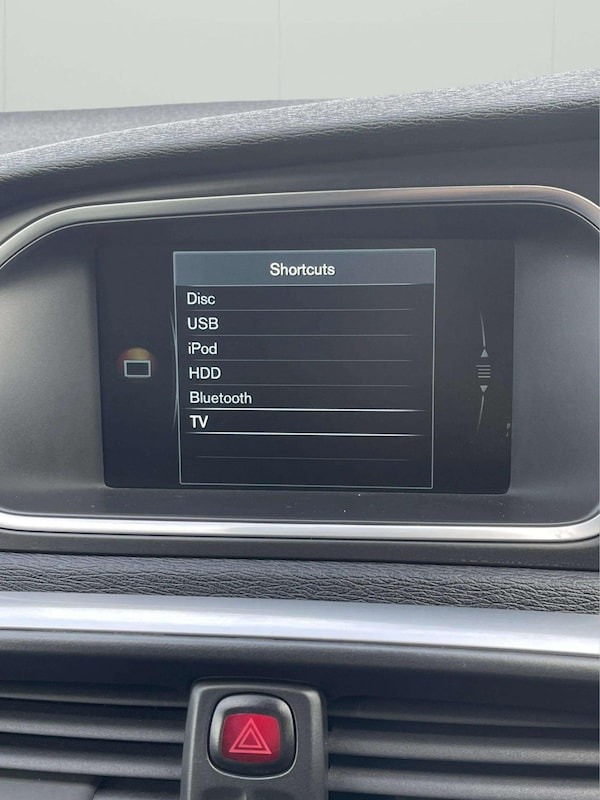 Used Volvo V40 2015 for sale - 76237113: Photo 24