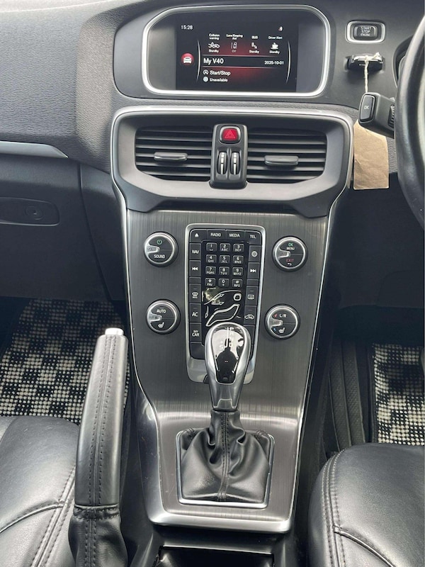 Used Volvo V40 2015 for sale - 76237113: Photo 9