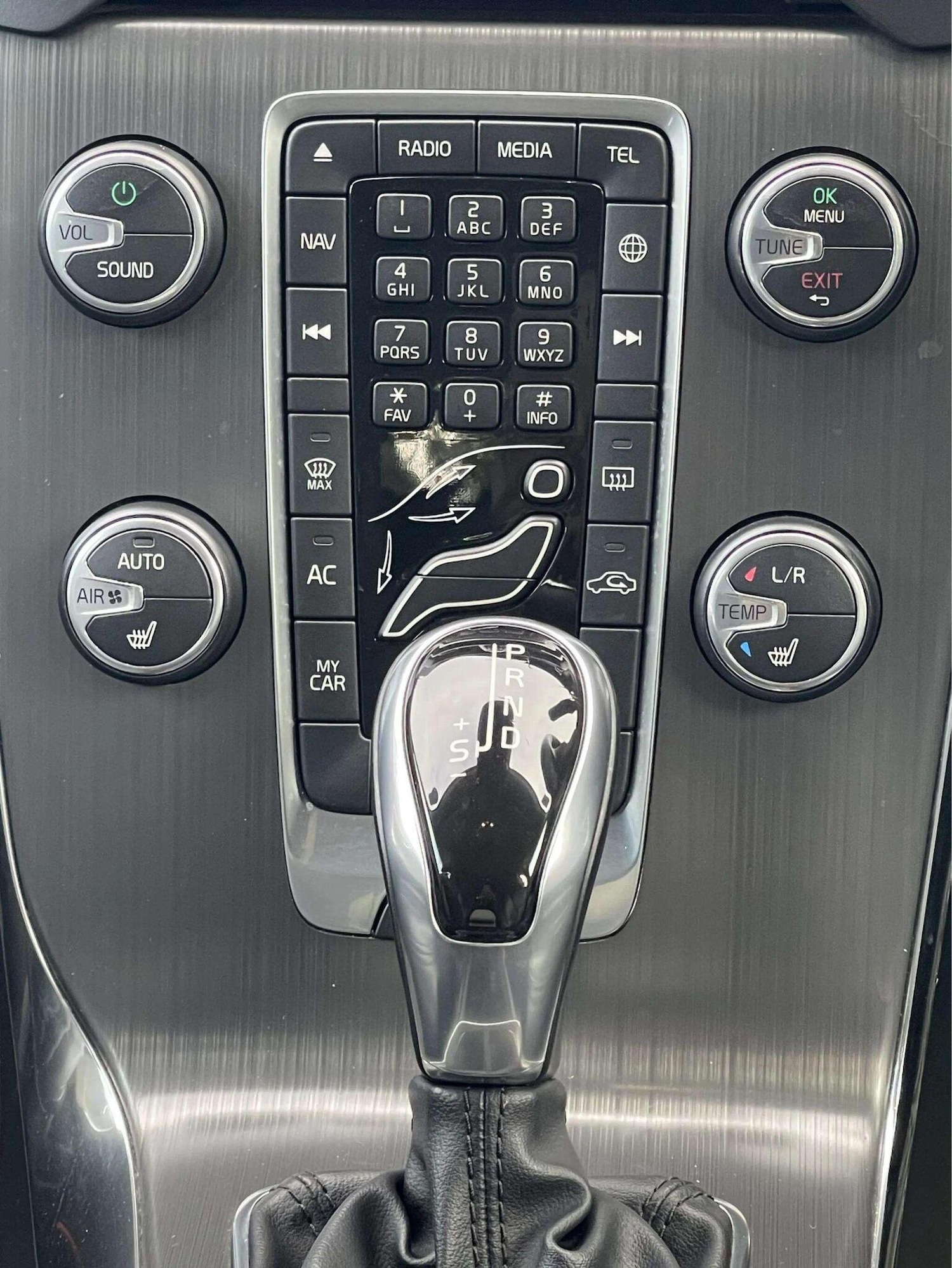 Used Volvo V40 2015 for sale - 76449410: Photo 10