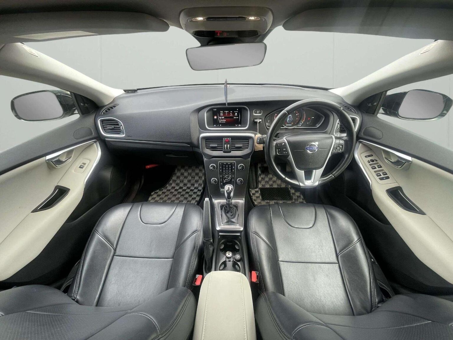 Used Volvo V40 2015 for sale - 76449410: Photo 12