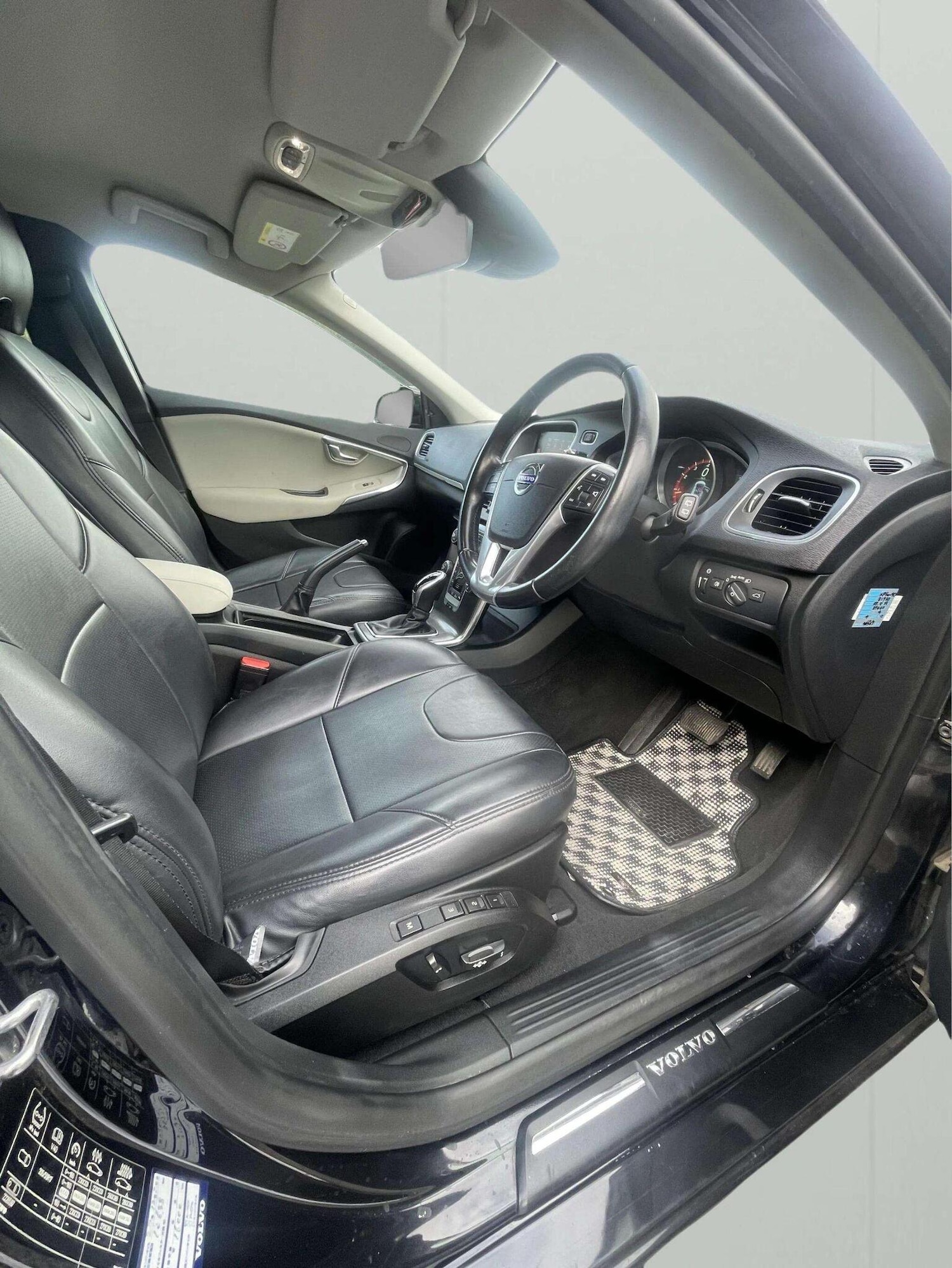 Used Volvo V40 2015 for sale - 76449410: Photo 13