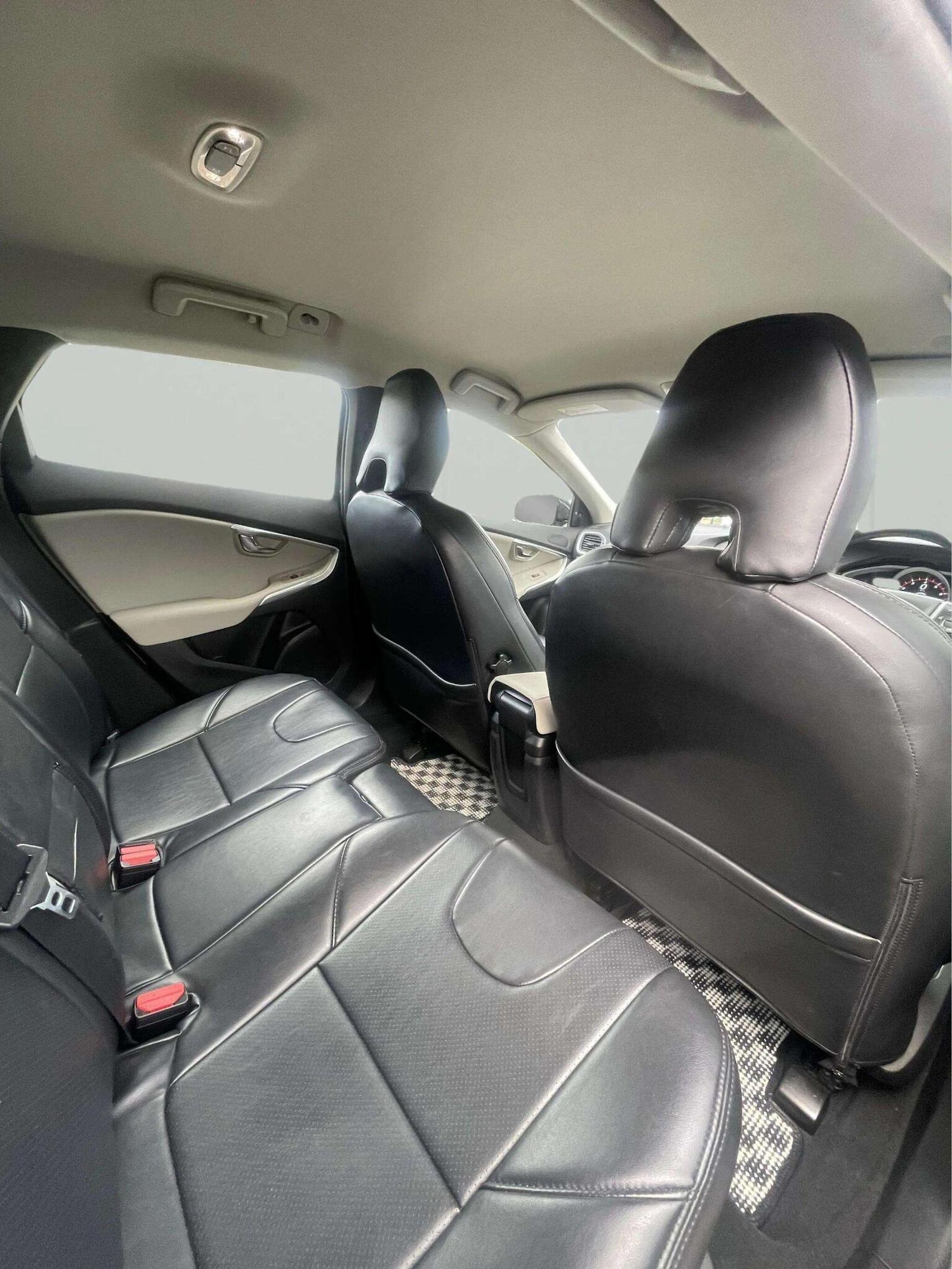 Used Volvo V40 2015 for sale - 76449410: Photo 16