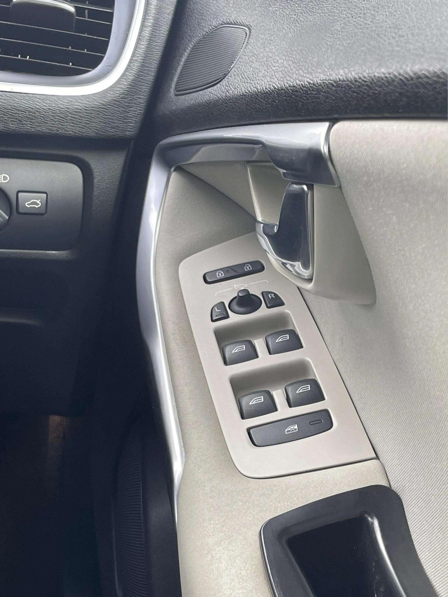 Used Volvo V40 2015 for sale - 76449410: Photo 17