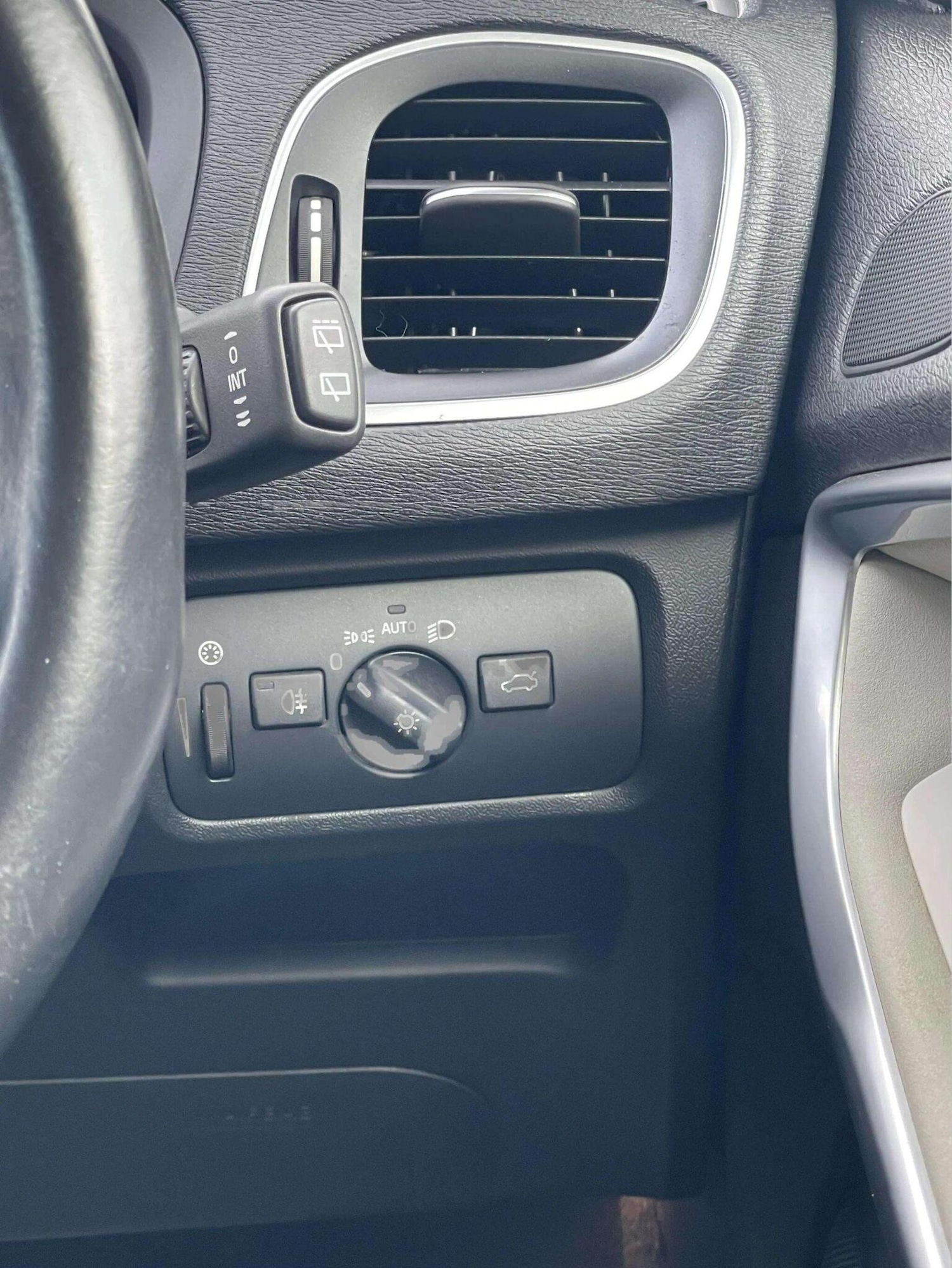 Used Volvo V40 2015 for sale - 76449410: Photo 19