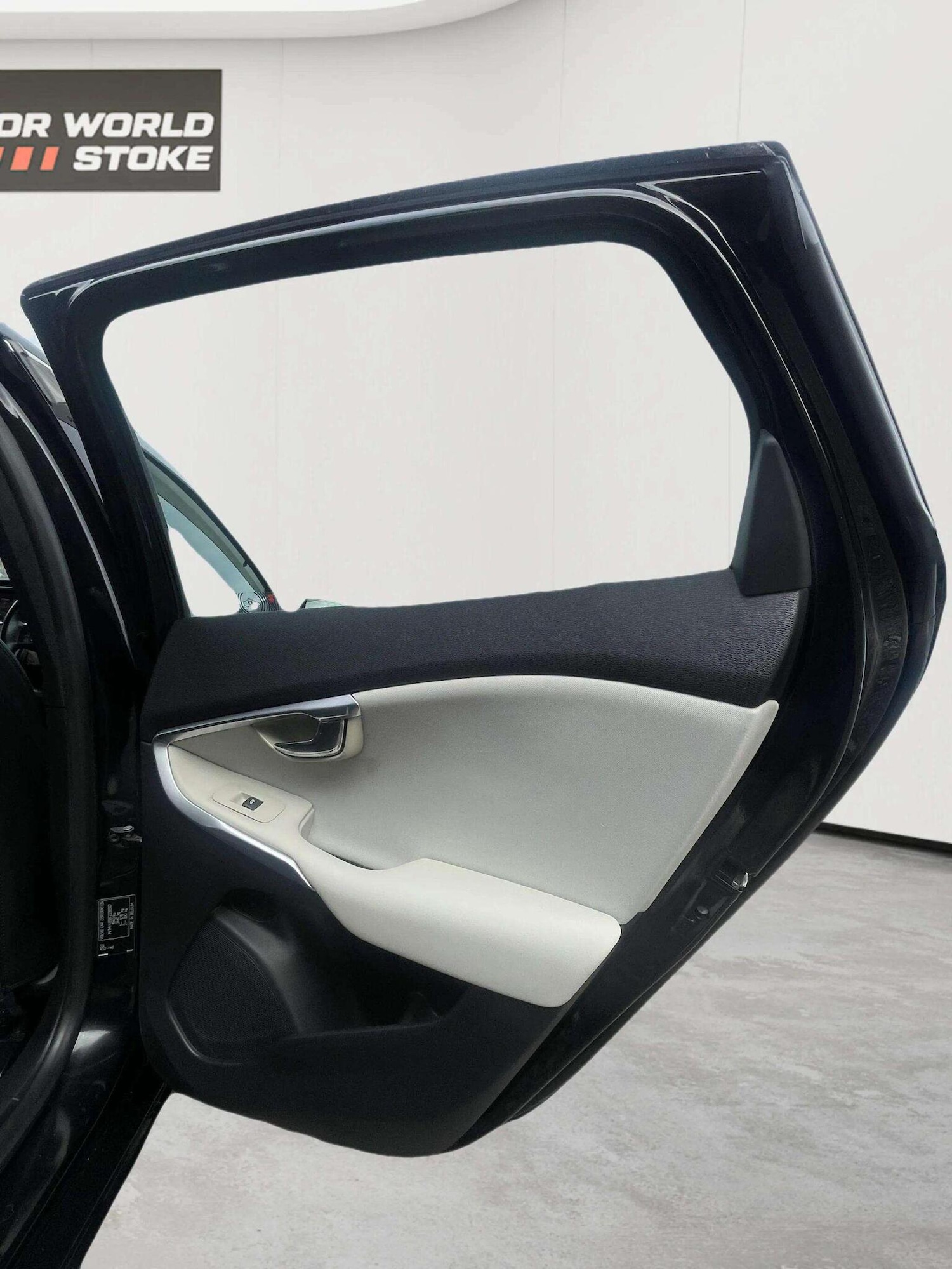 Used Volvo V40 2015 for sale - 76449410: Photo 20